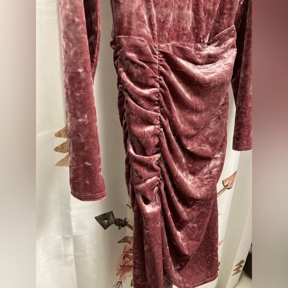 Size 0 lined guess dress​​​​​​​​​​​​ - Picture 3 of 8
